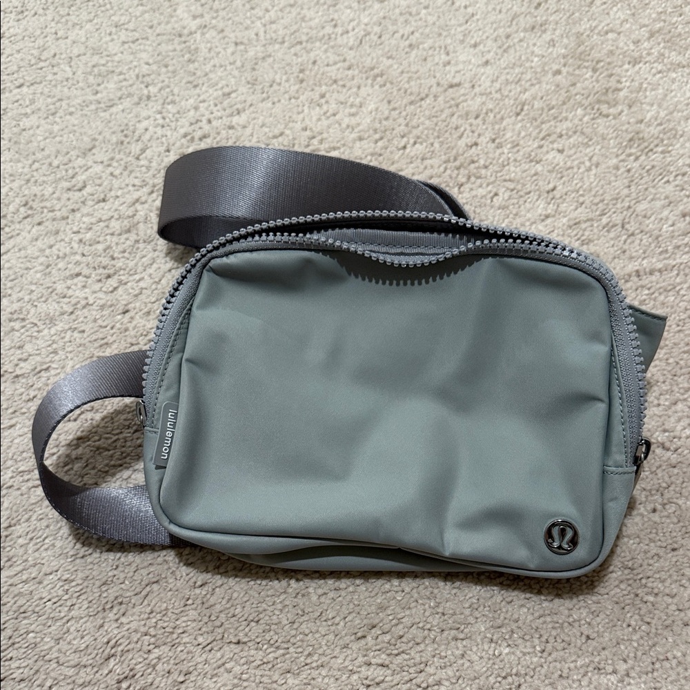 lululemon athletica Slate LARGE Belt Bag